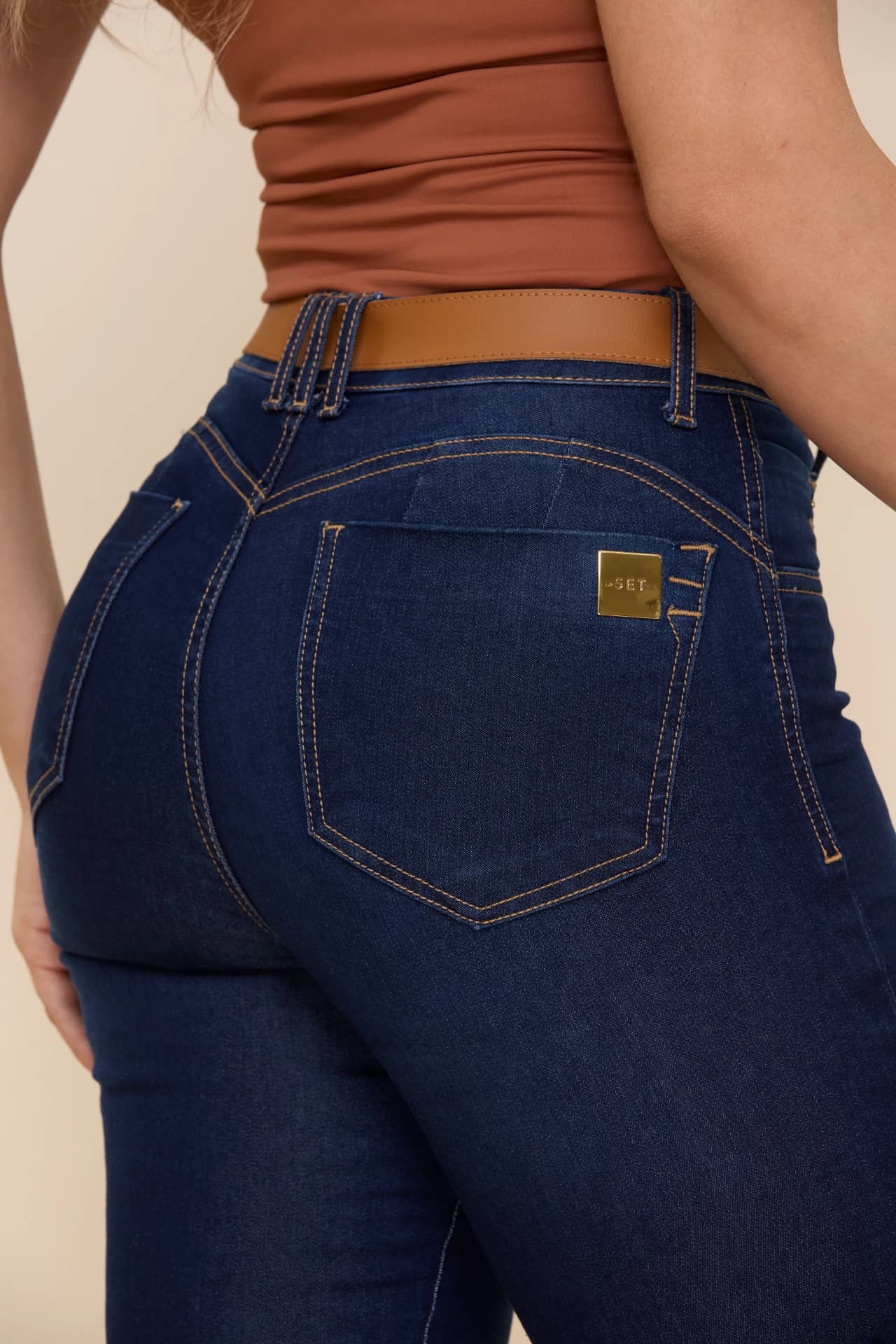 CALCA SKINNY COM CINTO 2