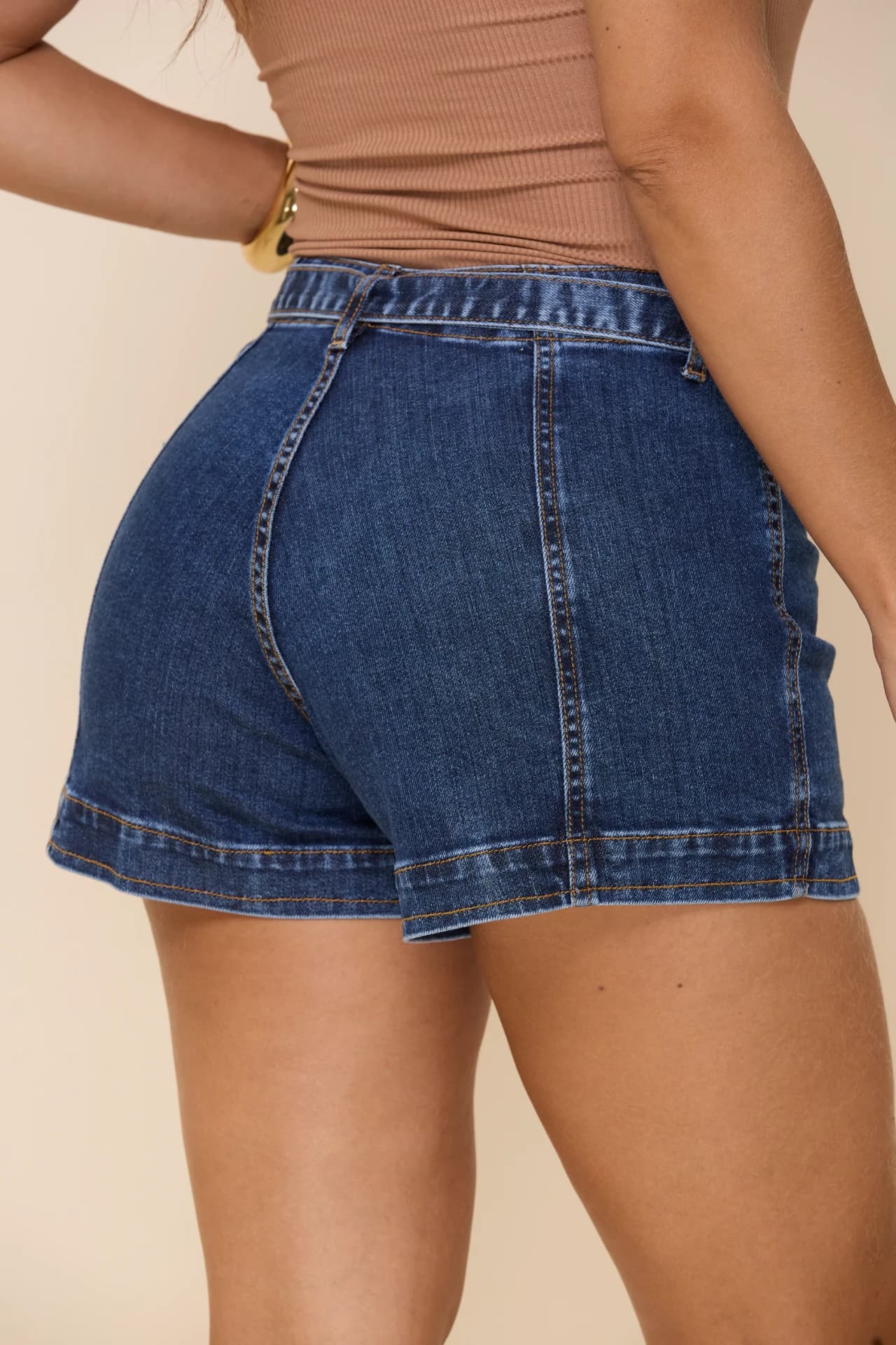 SHORT MEIA COXA COM CINTO JEANS 2