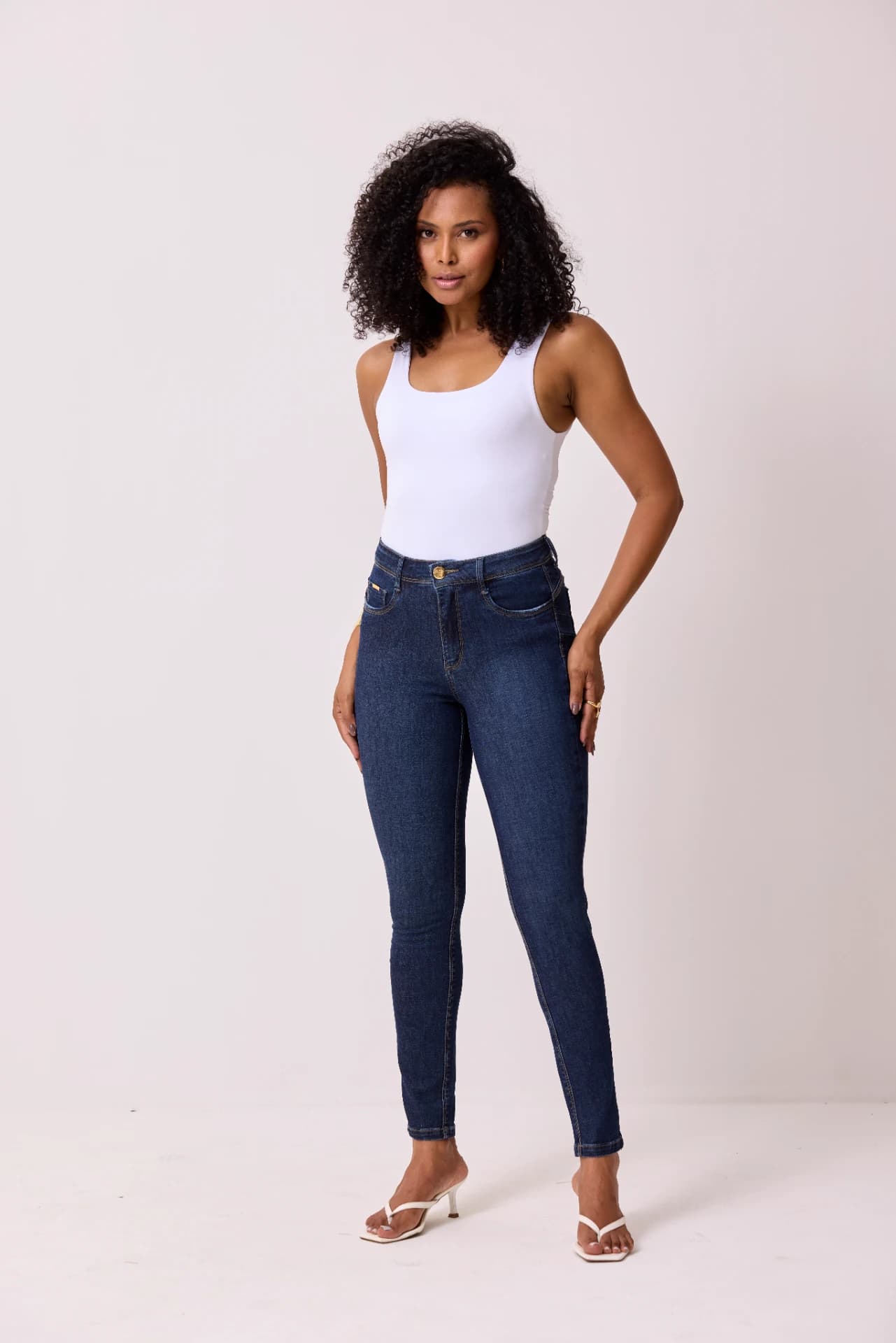 CALÇA SKINNY COM PENCES 2