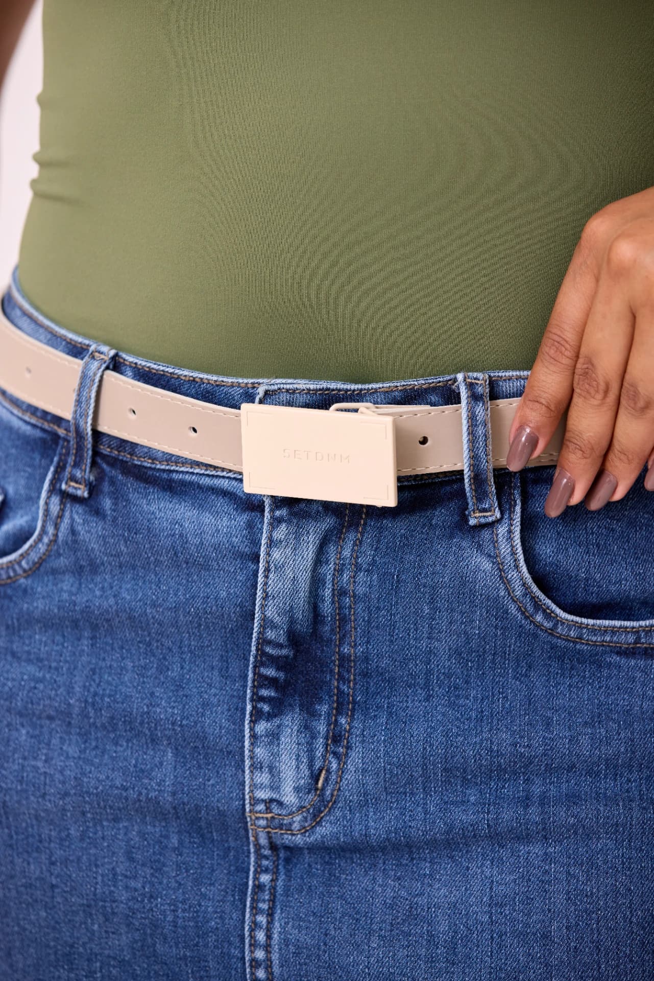 SAIA CURTA C/ CINTO E DETALHE N