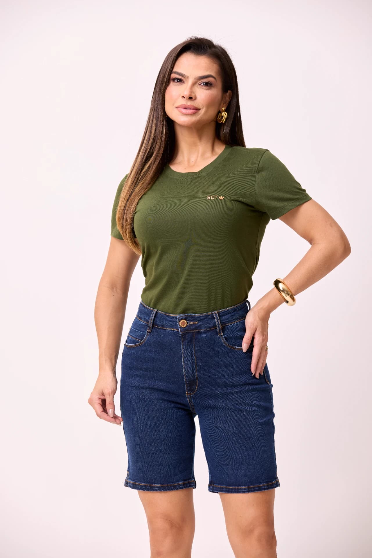 BERMUDA PEDAL COM DETALHE NA CO