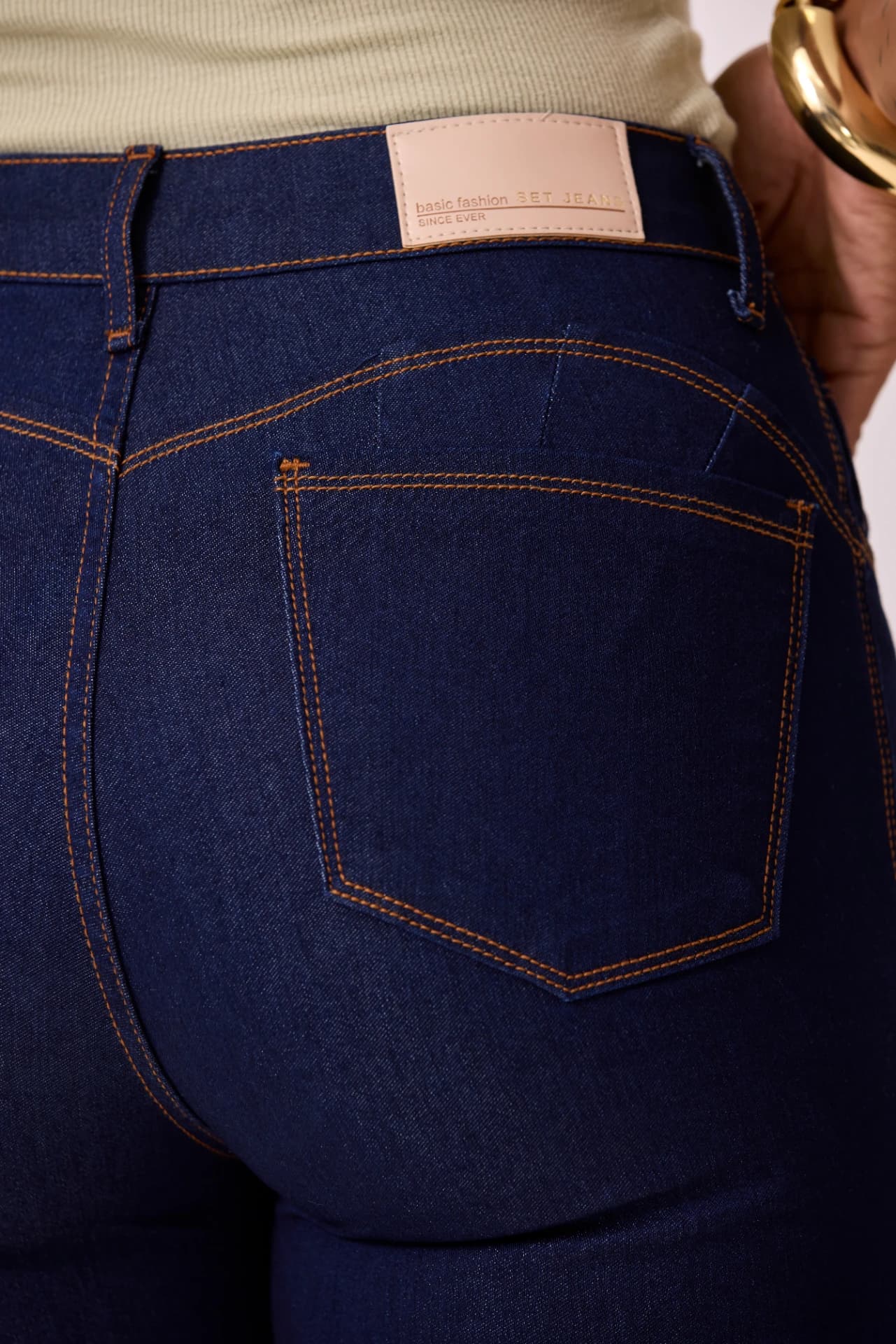 CALÇA CIGARRETE C/ DETALHE BASI 1