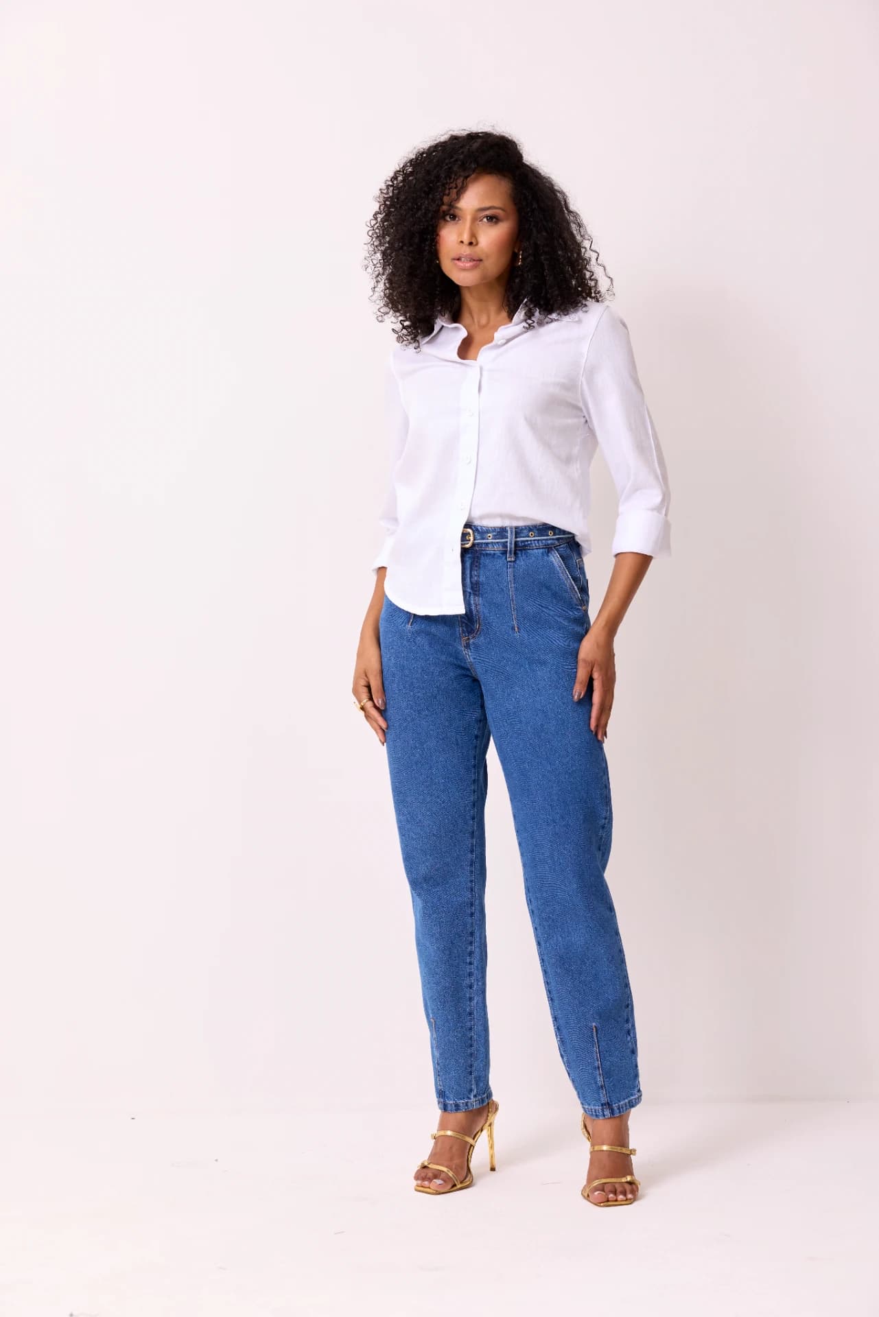 CALÇA MOM C/ CINTO E PENCES 4